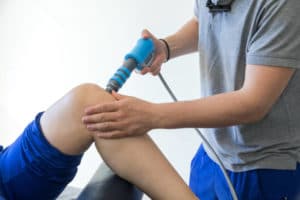 physical therapy of the knee and the foot with shock wave
